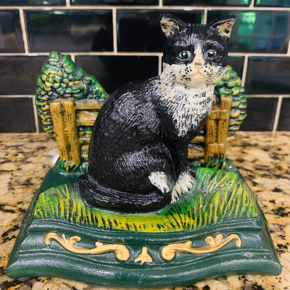 Vintage Hubley Cast Iron Cat In The Yard Napkin/Letter Holder